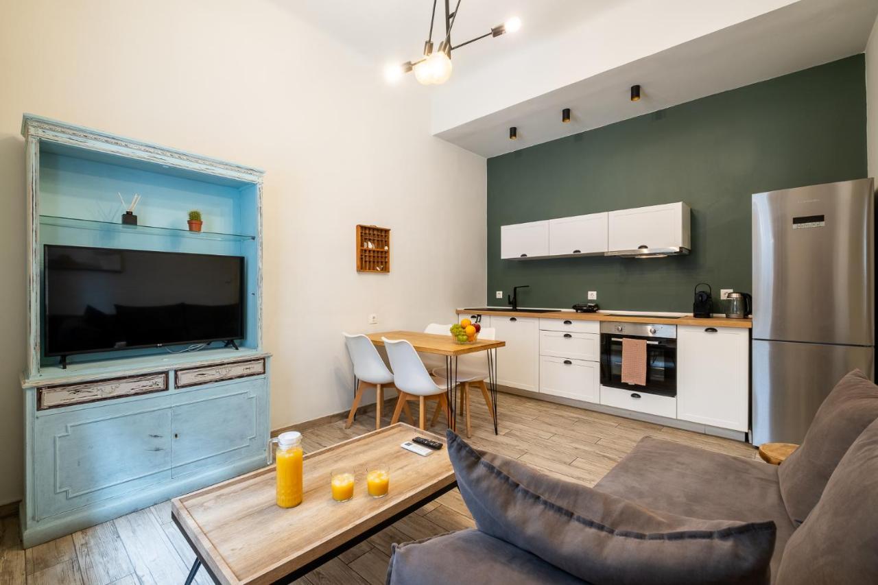 Central5 Boutique Apartments With Common Garden Next To Metro アテネ エクステリア 写真