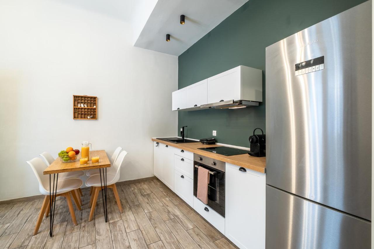 Central5 Boutique Apartments With Common Garden Next To Metro アテネ エクステリア 写真