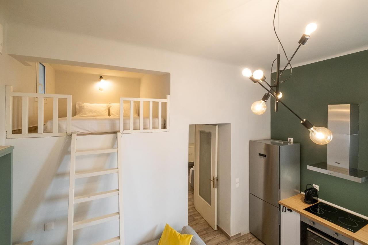 Central5 Boutique Apartments With Common Garden Next To Metro アテネ エクステリア 写真