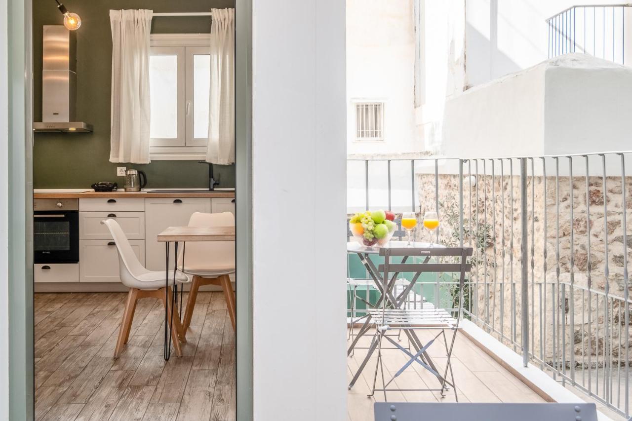 Central5 Boutique Apartments With Common Garden Next To Metro アテネ エクステリア 写真