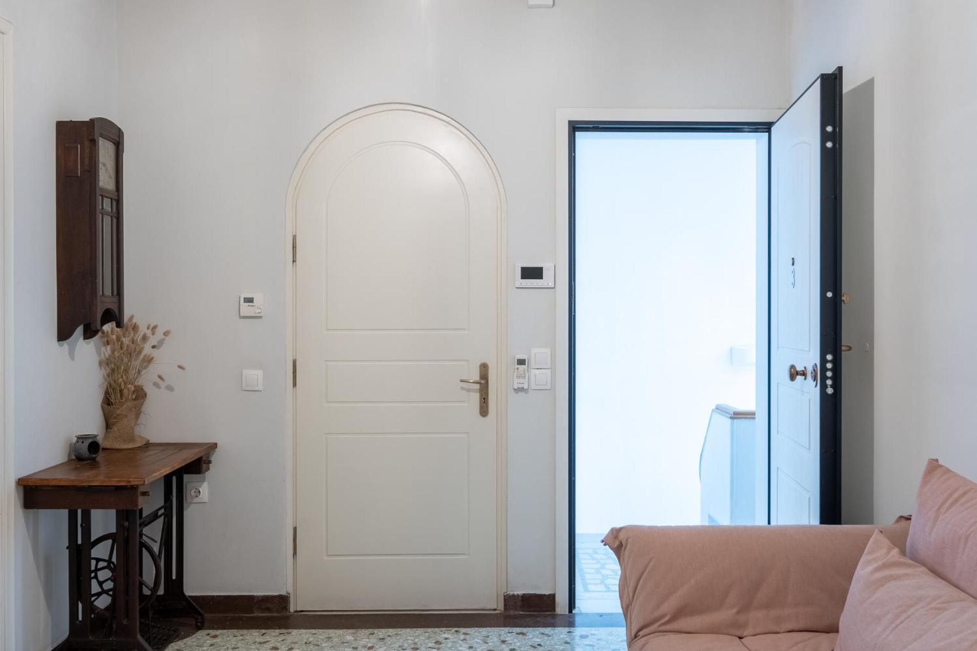 Central5 Boutique Apartments With Common Garden Next To Metro アテネ エクステリア 写真
